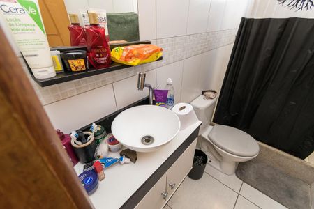 Casa à venda com 225m², 6 quartos e 4 vagasCasa 2 - Banheiro 1