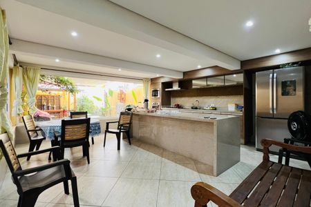 Casa à venda com 425m², 3 quartos e 3 vagasCozinha