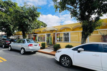 Casa à venda com 425m², 3 quartos e 3 vagasFachada