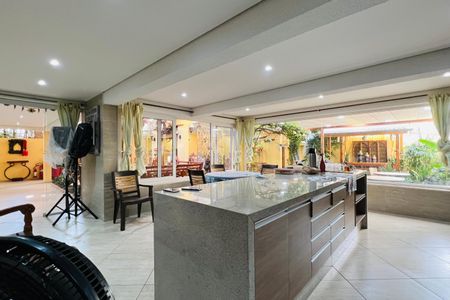 Casa à venda com 425m², 3 quartos e 3 vagasCozinha