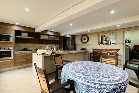 Casa à venda com 425m², 3 quartos e 3 vagasCozinha