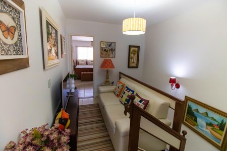 Casa à venda com 195m², 3 quartos e 2 vagas Casa à venda com 195m², 3 quartos e 2 vagasHall