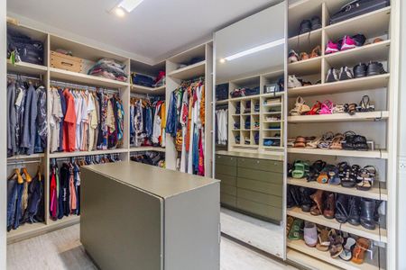 Apartamento à venda com 310m², 4 quartos e 5 vagasCloset da suíte 1