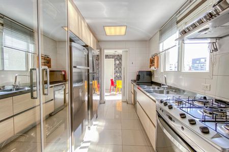 Apartamento à venda com 310m², 4 quartos e 5 vagasCozinha