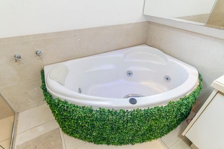 Apartamento à venda com 310m², 4 quartos e 5 vagasBanheiro da Suíte 1