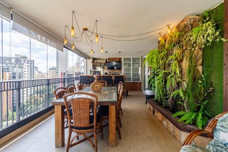 Apartamento à venda com 310m², 4 quartos e 5 vagasVaranda