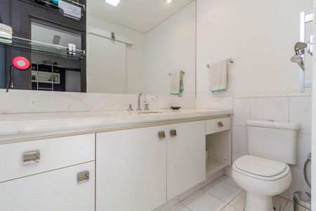 Apartamento à venda com 310m², 4 quartos e 5 vagasBanheiro da Suíte 2