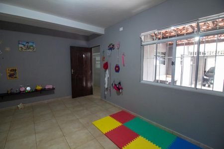 Casa à venda com 235m², 4 quartos e 3 vagas Casa à venda com 235m², 4 quartos e 3 vagasSala 2