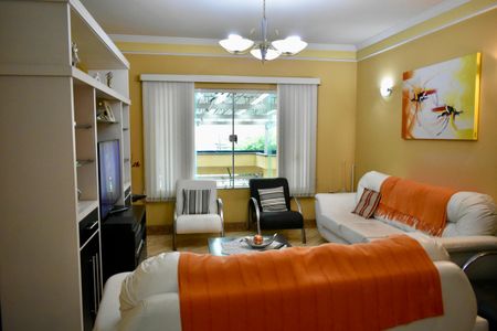 Casa à venda com 200m², 4 quartos e 4 vagasSala