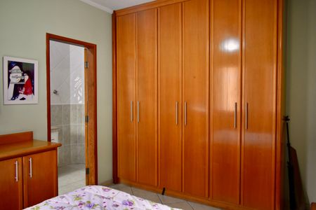 Casa à venda com 200m², 4 quartos e 4 vagasSuíte 2