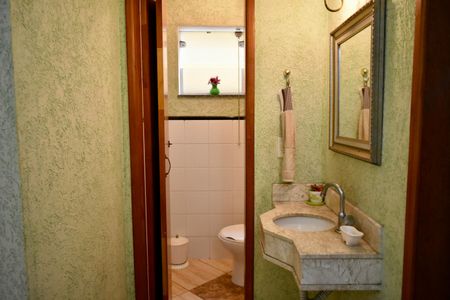 Casa à venda com 200m², 4 quartos e 4 vagasLavabo