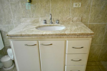 Casa à venda com 200m², 4 quartos e 4 vagasBanheiro da Suíte 2