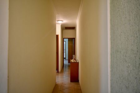 Casa à venda com 200m², 4 quartos e 4 vagasCorredor