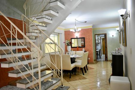 Casa à venda com 200m², 4 quartos e 4 vagasSala