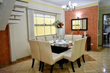 Casa à venda com 200m², 4 quartos e 4 vagasSala