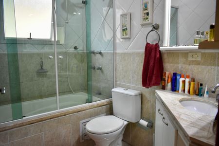 Casa à venda com 200m², 4 quartos e 4 vagasBanheiro da Suíte 1