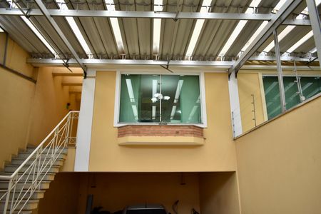 Casa à venda com 200m², 4 quartos e 4 vagasFachada