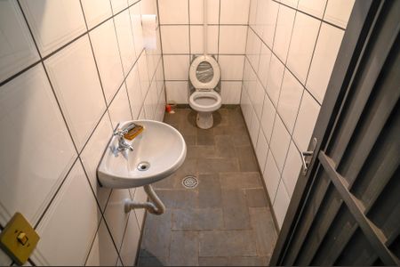 Casa à venda com 254m², 2 quartos e 4 vagasBanheiro de Serviço