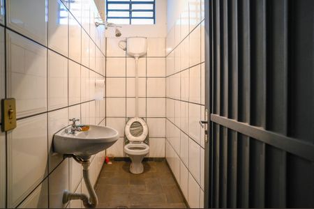 Casa à venda com 254m², 2 quartos e 4 vagasBanheiro de Serviço