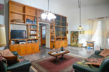 Casa à venda com 254m², 2 quartos e 4 vagasSala