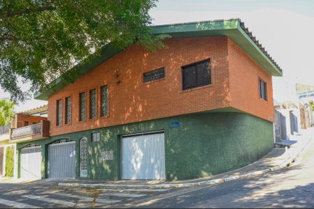 Casa à venda com 254m², 2 quartos e 4 vagasFachada