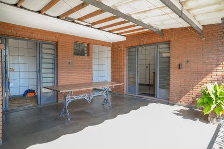 Casa à venda com 254m², 2 quartos e 4 vagasVaranda Gourmet