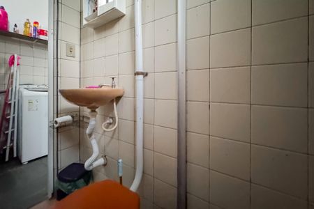 Casa à venda com 210m², 3 quartos e sem vagaBanheiro - Casa 1