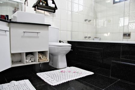 Casa à venda com 276m², 4 quartos e 4 vagasBanheiro da Suíte