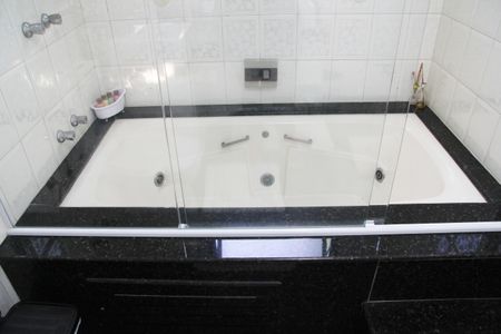 Casa à venda com 276m², 4 quartos e 4 vagasBanheiro da Suíte