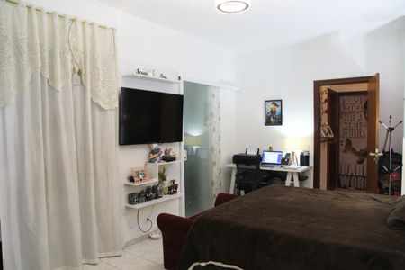 Casa à venda com 276m², 4 quartos e 4 vagasSuíte