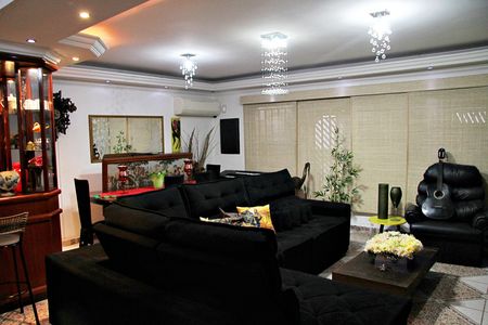 Casa à venda com 276m², 4 quartos e 4 vagasSala