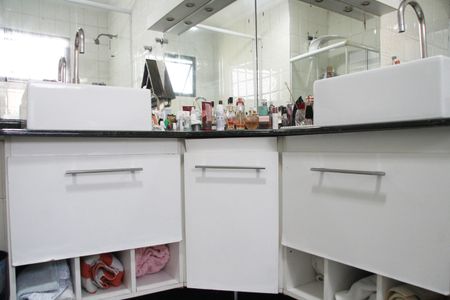 Casa à venda com 276m², 4 quartos e 4 vagasBanheiro da Suíte