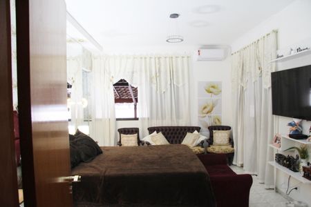 Casa à venda com 276m², 4 quartos e 4 vagasSuíte