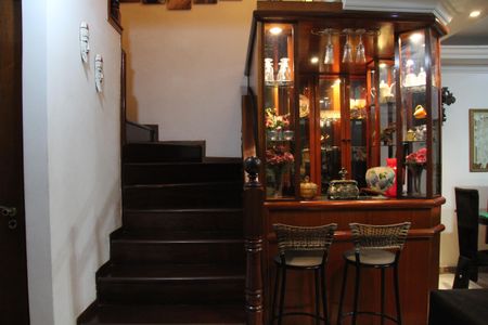 Casa à venda com 276m², 4 quartos e 4 vagasSala Escada acesso aos Quartos