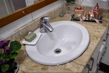 Apartamento à venda com 105m², 3 quartos e sem vagaBanheiro 