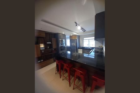 Apartamento à venda com 215m², 4 quartos e 2 vagas