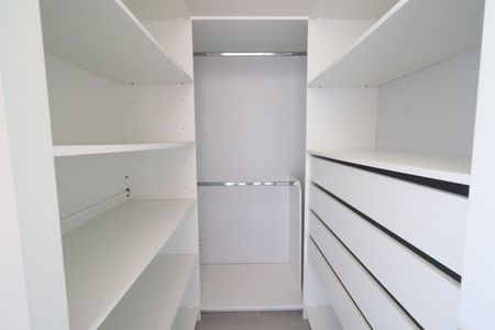 Apartamento à venda com 54m², 2 quartos e 1 vagaCloset Quarto 2