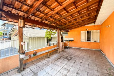 Casa para alugar com 230m², 3 quartos e 1 vagaQuintal