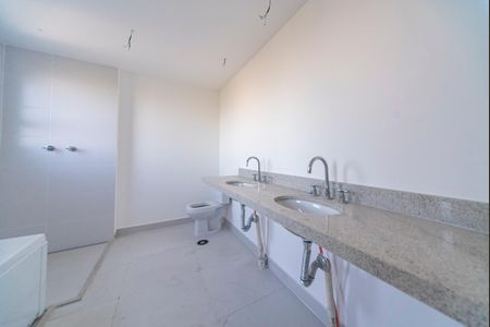 Apartamento à venda com 227m², 3 quartos e 4 vagasBanheiro Suíte 1