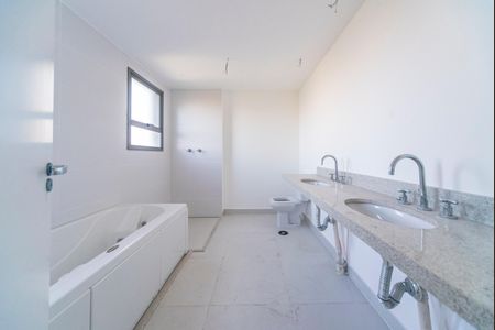 Apartamento à venda com 227m², 3 quartos e 4 vagasBanheiro Suíte 1