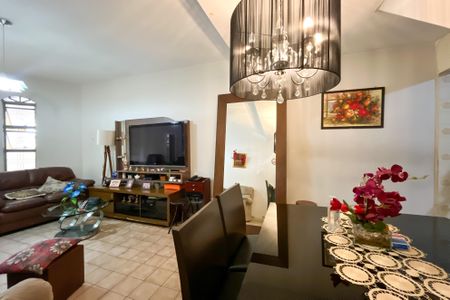 Casa à venda com 125m², 2 quartos e 1 vaga Casa à venda com 125m², 2 quartos e 1 vagaSala