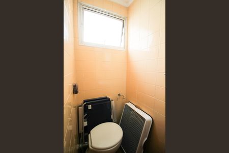 Apartamento à venda com 145m², 4 quartos e 2 vagas Apartamento à venda com 145m², 4 quartos e 2 vagasBanheiro de serviço