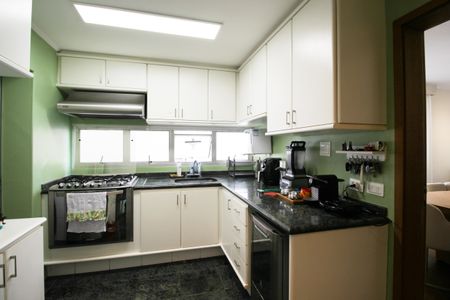 Apartamento à venda com 145m², 4 quartos e 2 vagas Apartamento à venda com 145m², 4 quartos e 2 vagasCozinha