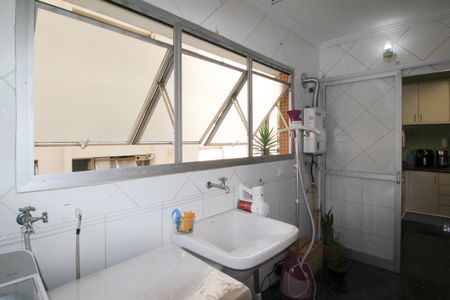 Apartamento à venda com 145m², 4 quartos e 2 vagas Apartamento à venda com 145m², 4 quartos e 2 vagasÁrea de Serviço