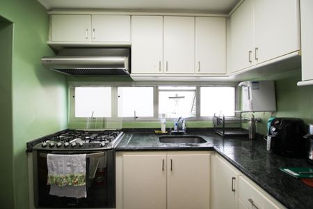 Apartamento à venda com 145m², 4 quartos e 2 vagas Apartamento à venda com 145m², 4 quartos e 2 vagasCozinha