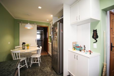 Apartamento à venda com 145m², 4 quartos e 2 vagas Apartamento à venda com 145m², 4 quartos e 2 vagasCozinha