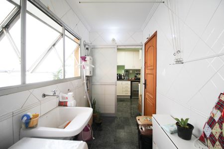 Apartamento à venda com 145m², 4 quartos e 2 vagas Apartamento à venda com 145m², 4 quartos e 2 vagasÁrea de Serviço