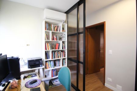 Apartamento à venda com 145m², 4 quartos e 2 vagas Apartamento à venda com 145m², 4 quartos e 2 vagasQuarto 2