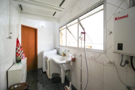 Apartamento à venda com 145m², 4 quartos e 2 vagas Apartamento à venda com 145m², 4 quartos e 2 vagasÁrea de Serviço