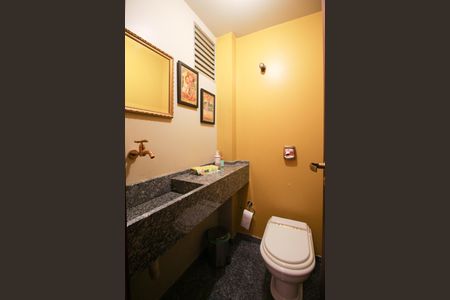 Apartamento à venda com 145m², 4 quartos e 2 vagas Apartamento à venda com 145m², 4 quartos e 2 vagasLavabo